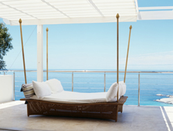 Кровать с балдахином для терассы фото