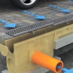 Особенности монтажа бетонных водоотводных лотков: эффективность и долговечность